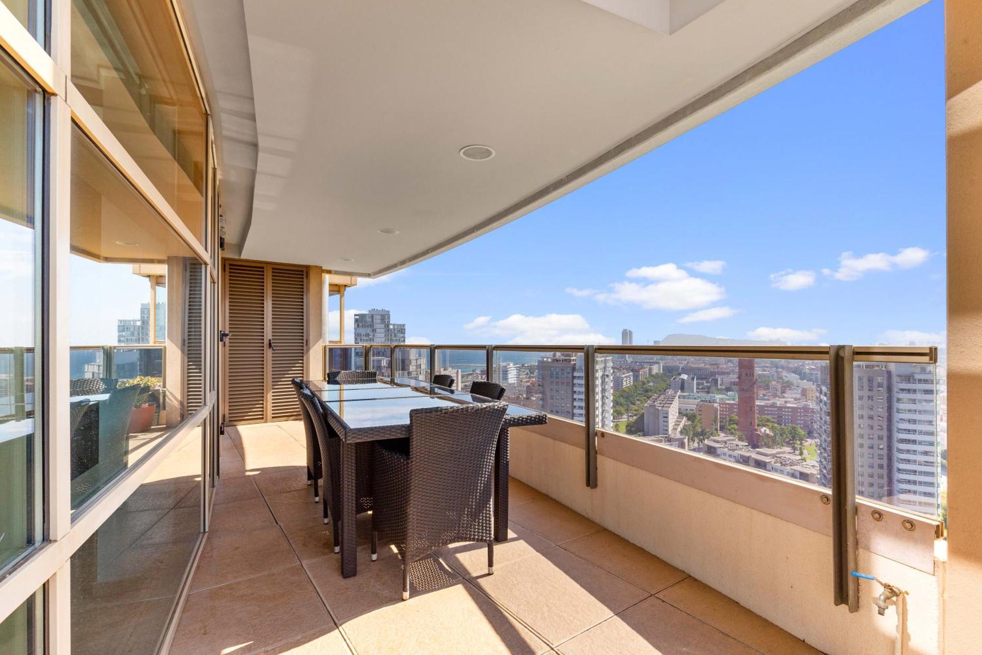 Penthouse Duplex With Epic Views Appartement *